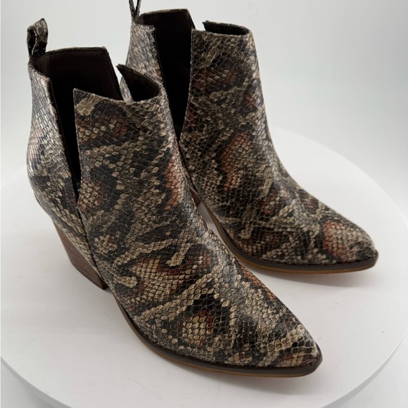 Jellypop Snakeskin Pattern Ankle Booties - Picture 1 of 6
